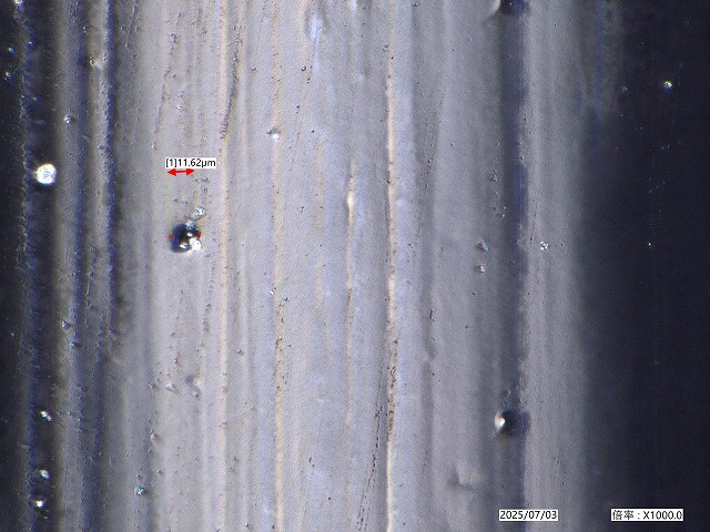 真鍮素材のニッケルクロムメッキ加工：異物11.62μｍ付着　100倍拡大画像