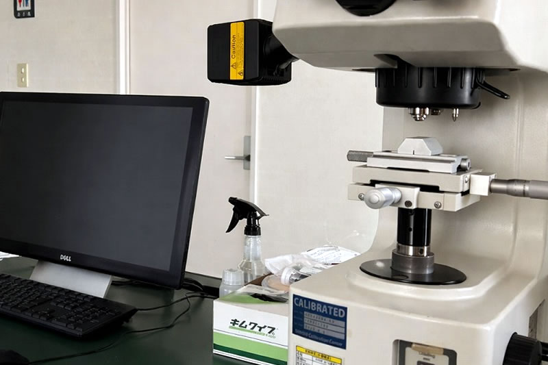 銀メッキの皮膜硬度管理を徹底